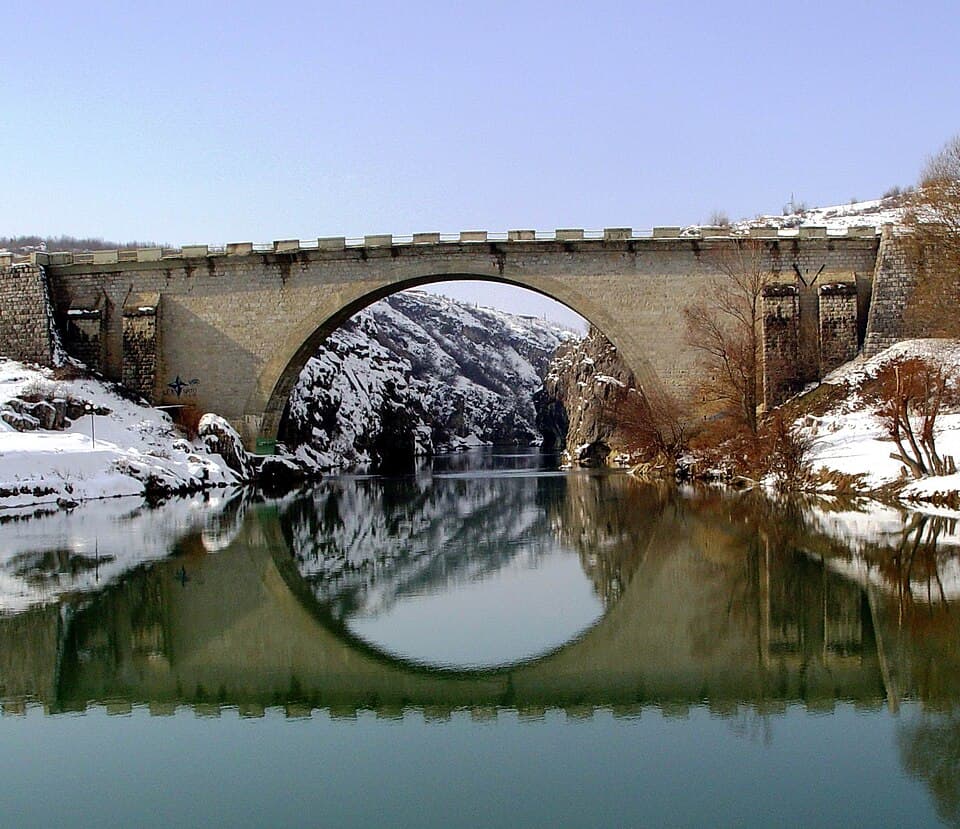 Ura e Fshajtë (Fshaj Bridge & canyon)