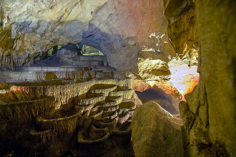 Radavc: Sleeping Beauty Cave & White Drin spring