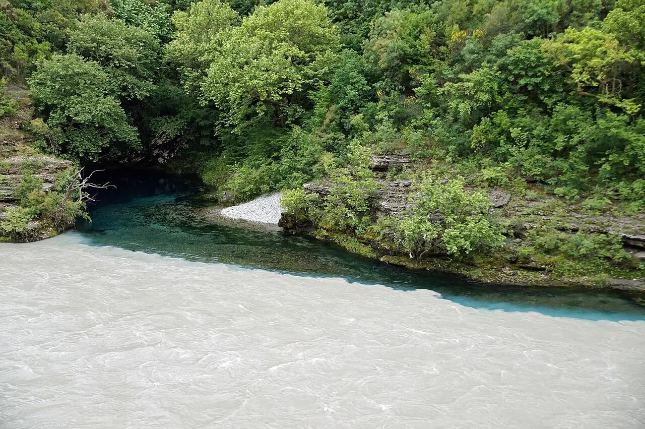Uji i Zi (Këlcyrë)