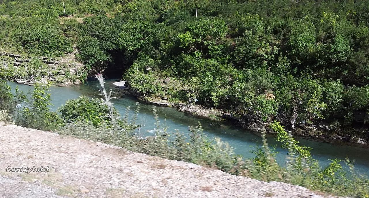 Uji i Zi (Këlcyrë)