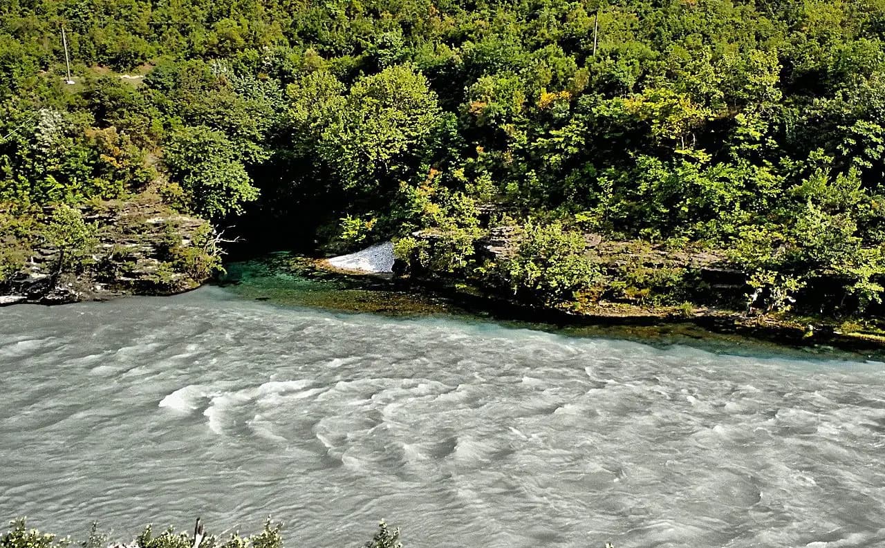 Uji i Zi (Këlcyrë)