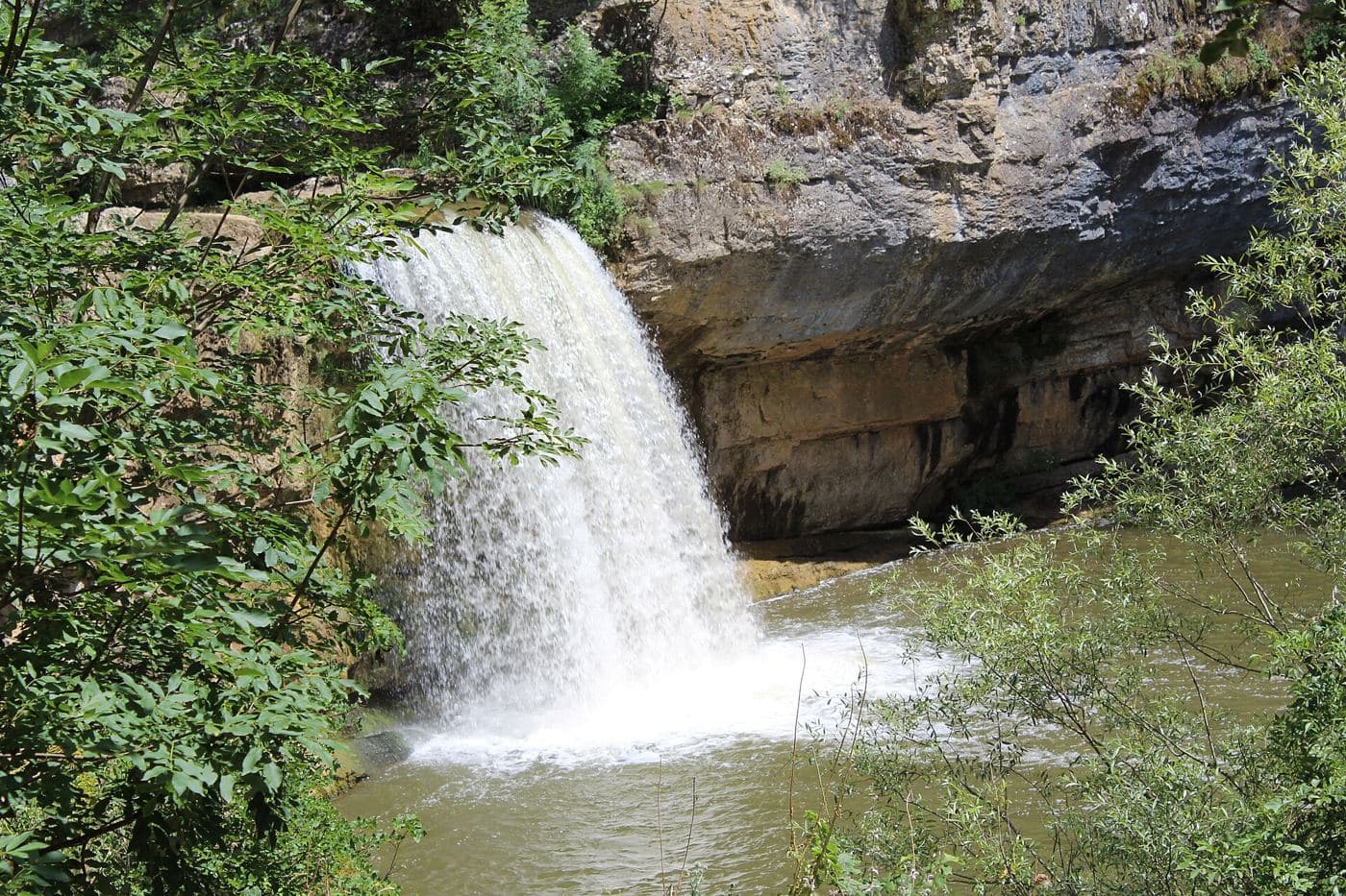 Bright Mirusha waterfall