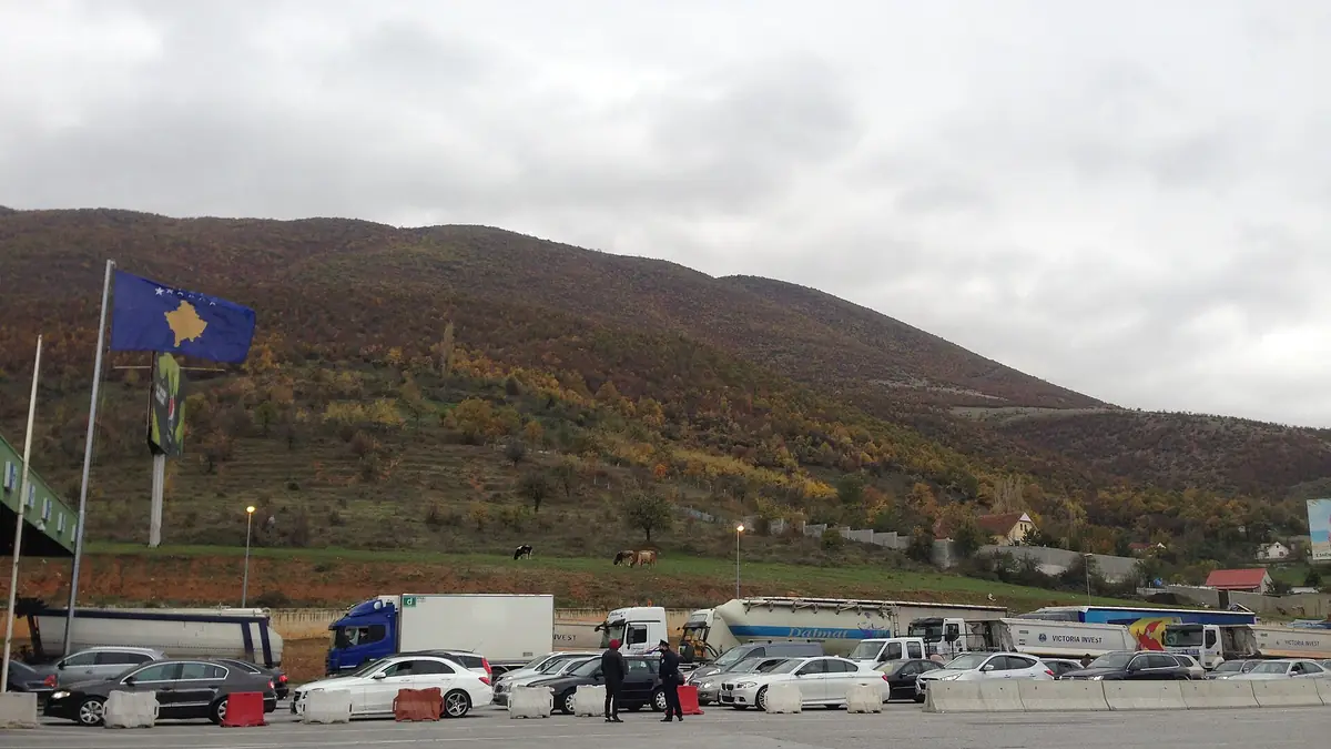Cars and trucks at the Kosovo–Albania border crossing