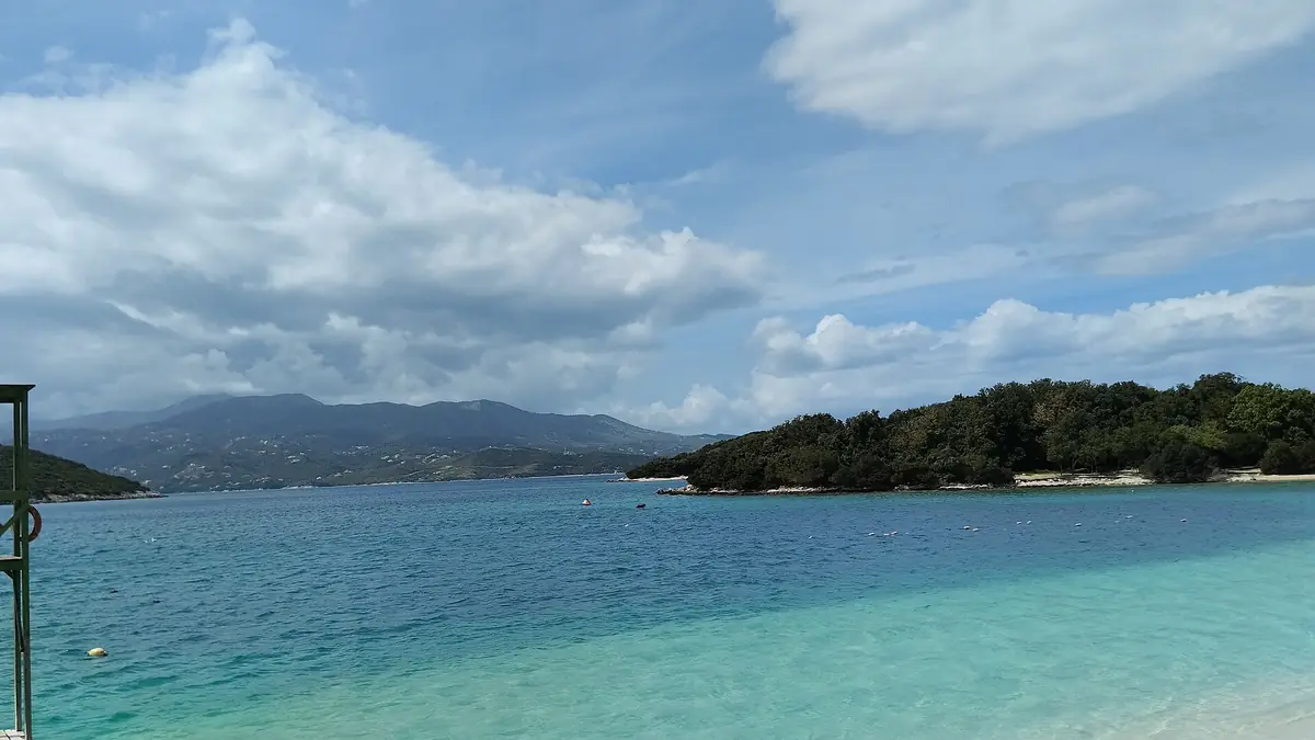 Turquoise water and islands at Ksamil